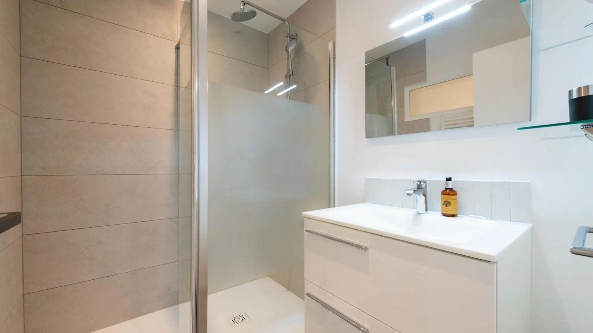 2-Br Apartment Terrace Cannes City Centre Francie