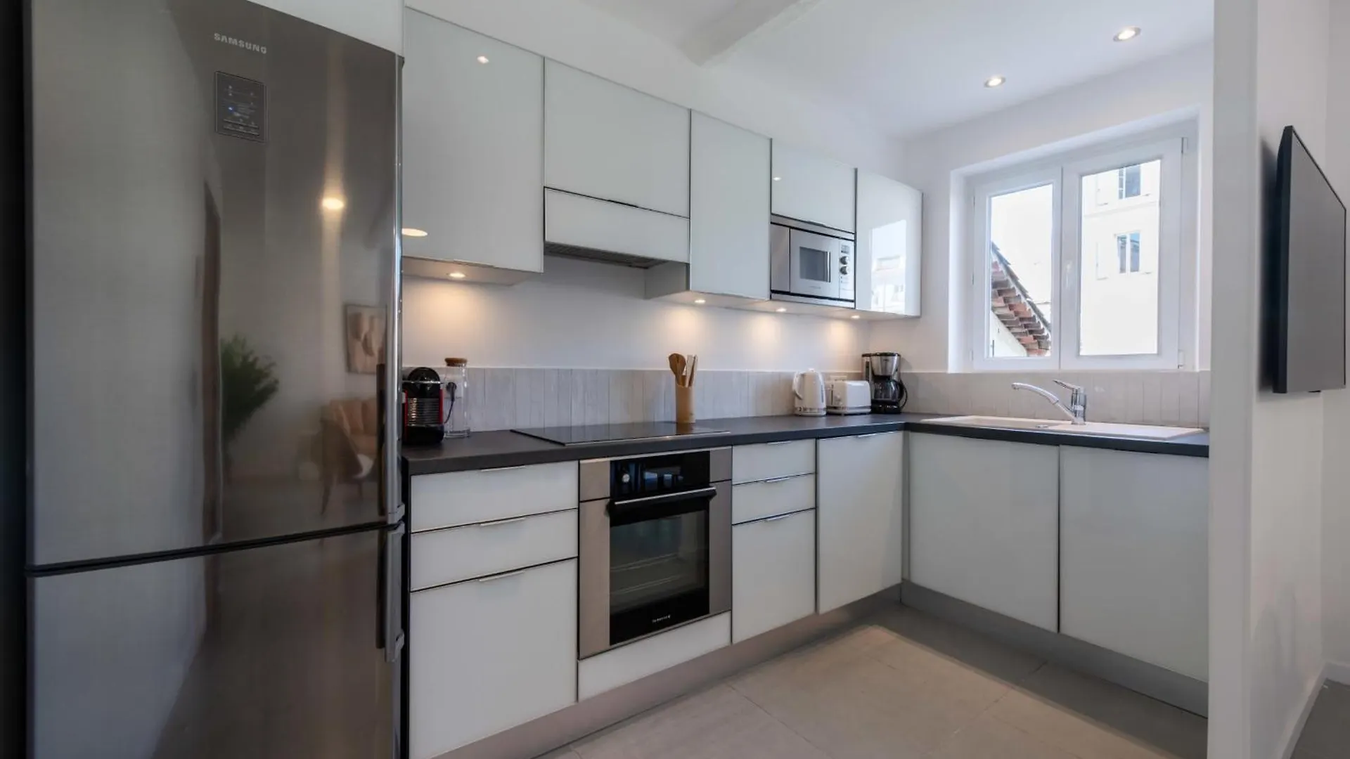 2-Br Apartment Terrace Cannes City Centre